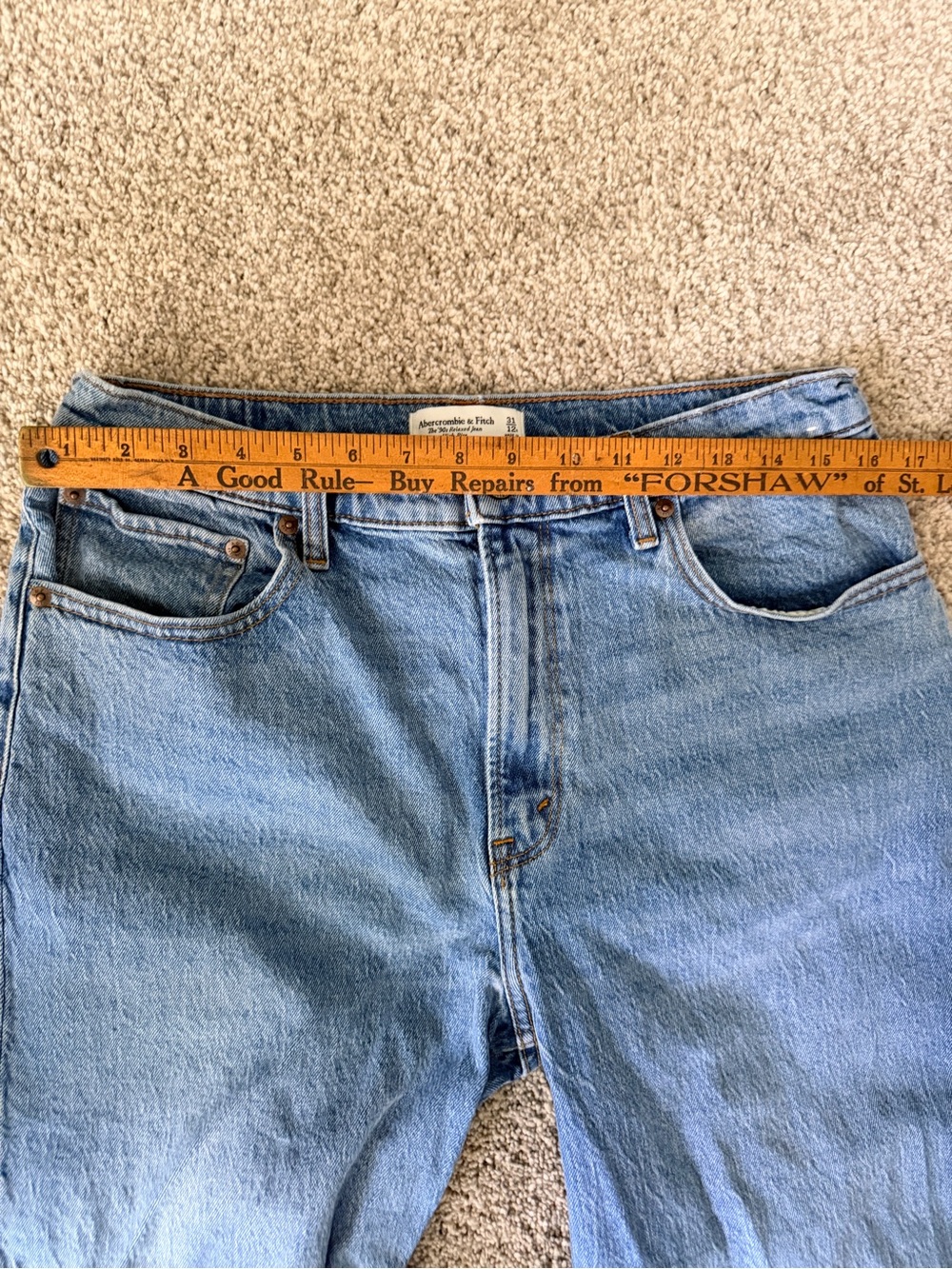 Abercrombie & Fitch The ’90s Relaxed Jean High Rise Raw Hem Size 31/12R - Picture 6 of 8